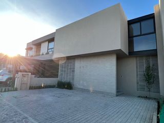 CASA EN RENTA EN ALTOZANO