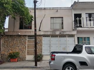 Rento casa en Laca Republica a 4 cuadras de Lazaro Cardenas,