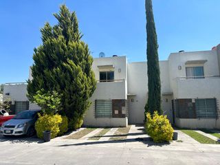 Se vende bonita casa en el fraccionamiento Alhambra
