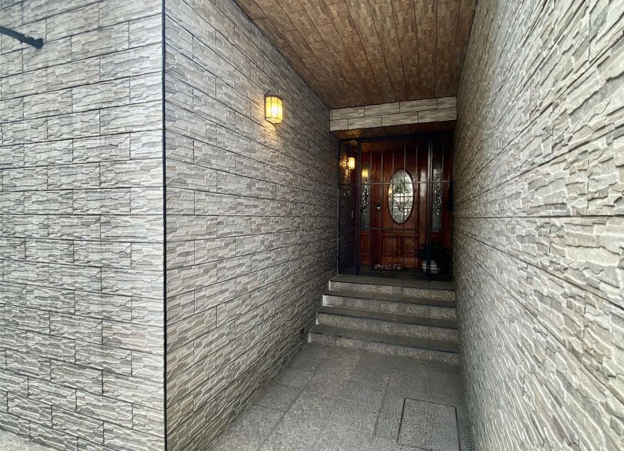 CASA CON OPCIÓN DE CAMBIO DE USO DE SUELO EN VENTA EN ALTEÑA 1 Lamudi