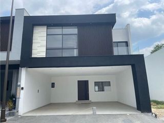 CASA EN VENTA CARRETERA NACIONAL ALTARES RESIDENCIAL SANTIAGO EQUIPADA