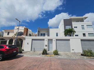 Casa en venta en Cancún, 3 habitaciones con alberca propia