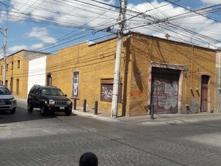 OPORTUNIDAD Casa con local en esquina en 27 de Septiembre, Barrio Arriba, muy cerca del centro.