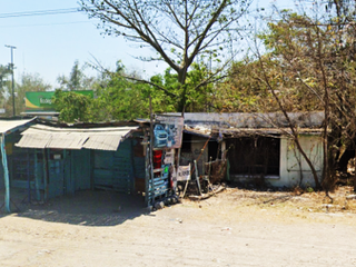 SE VENDE TERRENO CON CONSTRUCCION