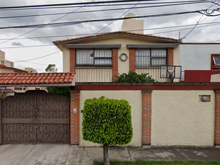 Preciosa Casa en Remate Bancario en Jardines de San Mateo, Naucalpan
