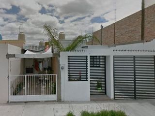 Casa en venta con gran plusvalía de remate dentro de Paseos de San Gildardo 232, Fraccionamiento El Cardonal, Aguascalientes