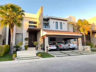 Casa en venta en Los Lagos residencial con vista al Campo de Golf