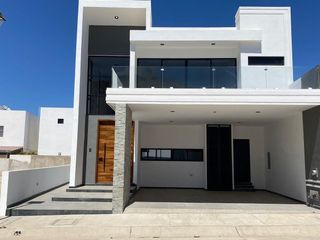 Casa amplia de 4 recámaras en venta en Altabrisa