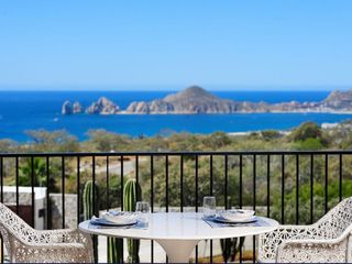 Condominio con vista al mar, alberca infinity zona de grill, gimnasio y spa, venta Cabo San Lucas.