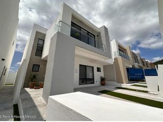 Fray Junípero casa nueva en VENTA RAH4374