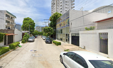Calle Almirante Cosme Damián Churruca, Fraccionamento Costa Azul, Costa Azul, Acapulco, Guerrero, México. Casa en remate bancario.