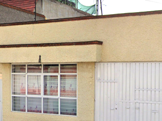 Casa en venta en la Unidad San Juan de Aragón V Sección, Gustavo A. Madero en Calle 641 # 228