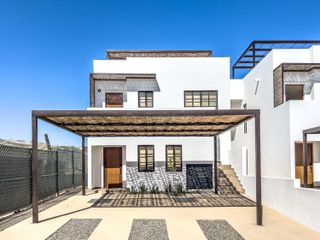 Casa con terraza, jardín y casa club en El tezal Cabo San Lucas