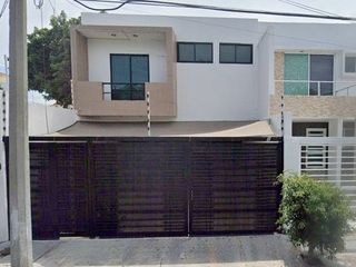 Bonita casa en venta en Calle Presa de La Angostura, Laboratorio CFE, Irapuato, Guanajuato, México