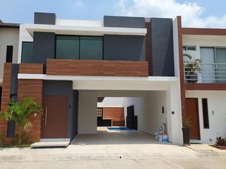 Casa en venta con Alberca Fracc. lomas residencial Riviera Veracruzana