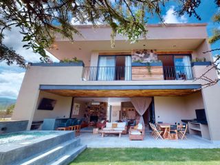 Casa con sauna, jacuzzi, jardín, rooftop en venta San Miguel de Allende.