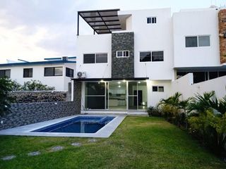 Casa estilo Modernista con alberca, en el Fraccionamiento Residencial "Las Brisas", Temixco, Morelos.