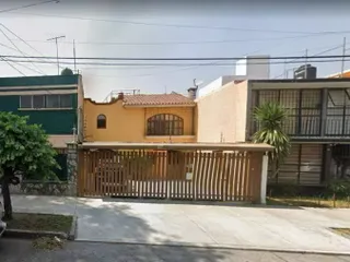 Casa En Venta, ubicada en Peten 397, En Remate Bancario