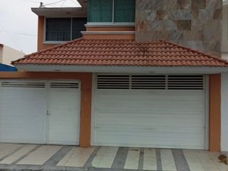 Casa en venta en Veracruz con 4 recamaras, Fracc. Hípico Veracruz.