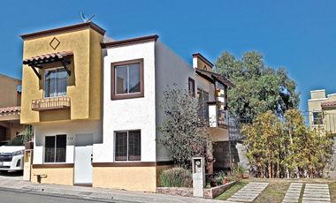 HERMOSA CASA CON AMPLIACIÓN Y TERRENO EXCEDENTE