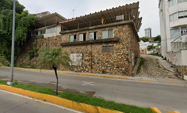 Av Costera Miguel Alemán, Las Playas, 39390 Acapulco de Juárez, Gro., México. Hermosa casa en remate bancario. Oportunidad única de inversión.