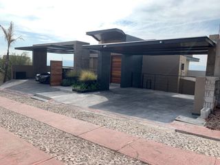 CASA EN VENTA EN VISTA REAL DE UNA PLANTA, 3 REC., 5 BAÑOS, JARDÍN, ALBERCA