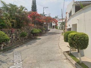 Casa en Burgos de Cuernavaca ¡Compra directa con el Banco, no se aceptan créditos!