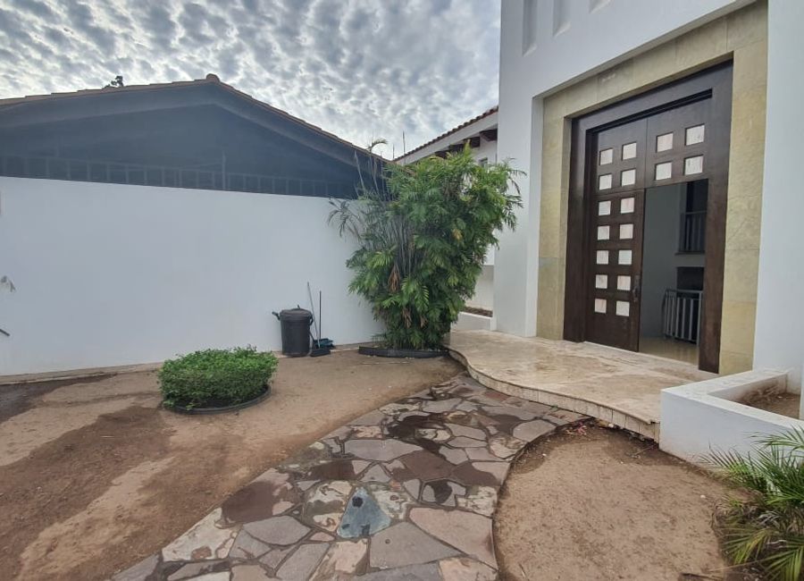 CASA EN VENTA COL. MONTEBELLO