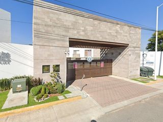 ¡¡Vive en inigualable y elegante casa en remate en Col. San Francisco Ocotlán (Ocotlán), Puebla!!