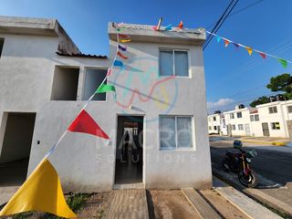 CASA DE 2 NIVELES EN VENTA EN FRACC. LAS FLORES APTA A CREDITOS