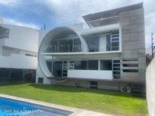 Venta de casa de arquitecto en Cumbres del Lago.