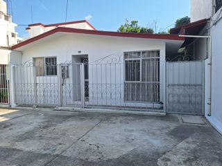 Casa de 3 recámaras en Col. Recursos Hidráulicos frente Colegio Morelos