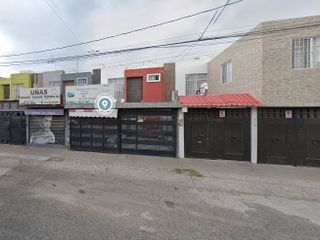 REMATE HIPOTECARIO - CASA EN VENTA A MEDIA CUADRA DE PASEO QUERÉTARO.