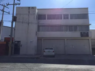 Oficinas en P. I. Benito Juárez Ampliación Jurica, Frente a Estación de Bomberos