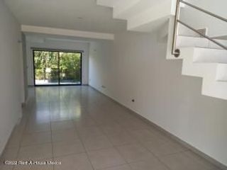 RENTA - Casa de 3 recamaras con cuarto de TV. Altos de Juriquilla