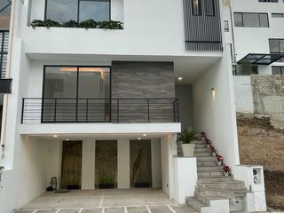 Casa en condominio de 236m2 en Altus, Lago esmeralda, 3 habitaciones, roof garden, garage 2 autos