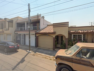 CASA EN SALVADOR ALVARADO, FRACC TULIPANES, CULIACAN, SINALOA. ¡CASA EN REMATE! -FQA