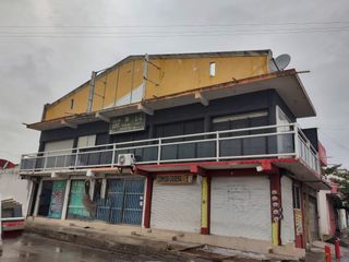 Propiedad con locales comerciales en venta en esquina Fracc. Los Torrentes, Veracruz