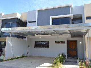 Casa c/recamara en planta baja. Argenta Residencial.