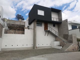 CASA EN VENTA EN REAL DE JURIQUILLA