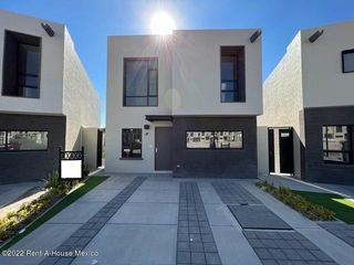 Casa en venta en el fraccionamiento ZIBATÄ; Querétaro