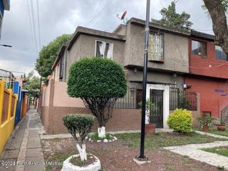 Casa en venta de 3 niveles, en Santa Fe Alvaro Obregon Ciudad de Mexico 24-3573#MR