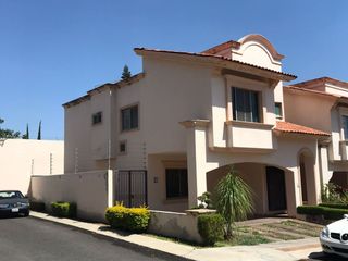 CASA EN VENTA EN ESQUINA,VILLA CALIFORNIA TLAJOMULCO DE ZUÑIGA