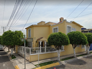 GRAN OPORTUNIDAD!!  Amplia casa en venta, en QUERETARO.