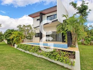 Casa en Renta en Cancún en Residencial Lagos del sol con Alberca y Jardín