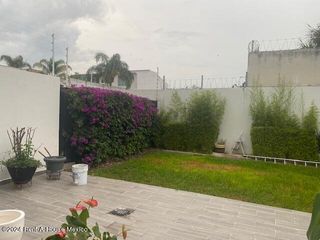Se renta Casa en Juriquilla santa fe 3 recamaras con jardin de 80 m2 bpa