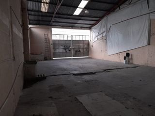 Bodega en renta de 180 m2 en Boulevard Luis Donaldo Colosio en Cancún.