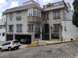 Casa muy amplia con excelente ubicación en Lomas del Huizachal, zona La Herradura