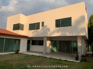 Exclusiva casa en renta en Loma de Valle Escondido.