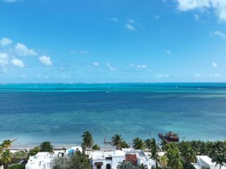 Condo con Club de playa frente al mar, Alberca, gym y Salón de eventos, en   Costa mujeres, Cancun.